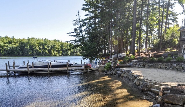 Waterfront Spacious 7-bedroom house with AC, WiFi in pleasant Meredith in Meredith
