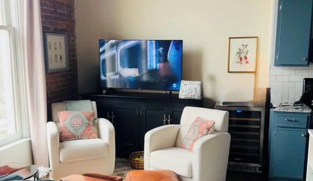 Welcoming 1-bedroom condo with AC in Kansas City River Market