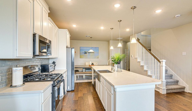 Welcoming Pasadena Home: 22 Mi to Downtown Houston