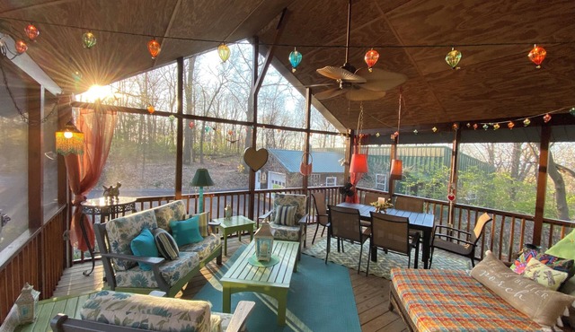 Whimsical cabin — 4 acres with hot tub, fire pit, spacious screened porch & pond