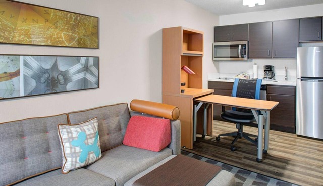 Wichita Studio w/ Kitchen, Free Parking & Breakfast – Ideal for Longer Stays