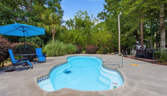 Wooded Oasis/Private Pool/Hot Tub/Pickleball/Hobby Farm/Gym/Pond