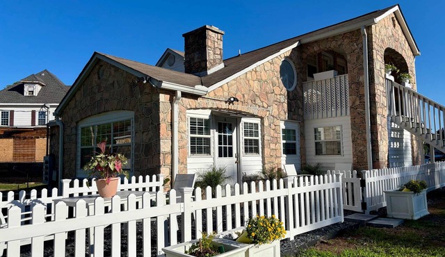 Woodward Villa A - Steps to Downtown Dahlonega