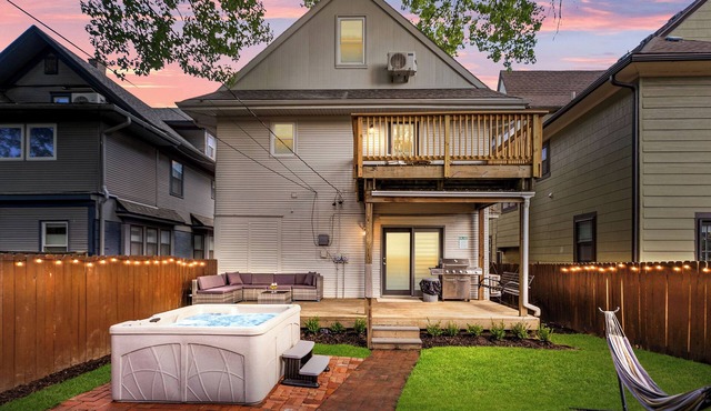 World Cup HQ! 6BR KC Home w/Hot Tub, Cinema, BBQ & Game Room