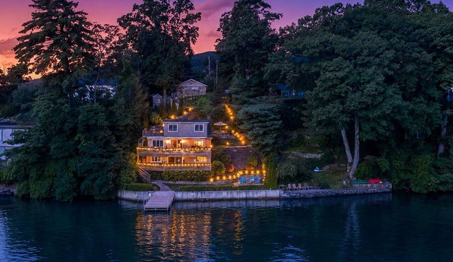 Worth Every Step to Lake's Edge Direct Lakefront-Private Docks, Fire Pit, EV Chg