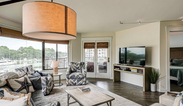 Yacht Club Villas Updated corner condo with marina view, shared pool & hot tub