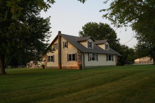 Yoder's Farmstead in La Russell