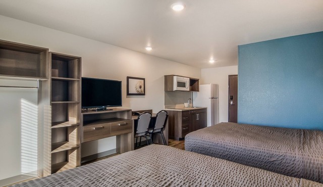Your Next Getaway Starts Here! 2 Units, Pets Are Welcome, Near Michelin HQ!