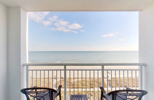 8th-floor oceanfront condo with beach views, balcony, hot tubs, pools, gym, AC