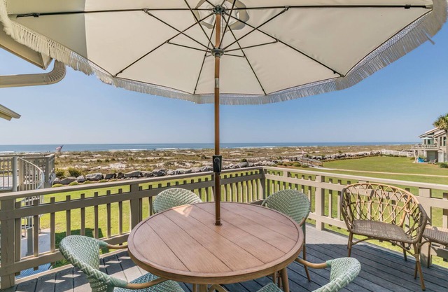 JOHN FRIPP VILLA - Ocean Views - Three Bedrooms Sleeps 8