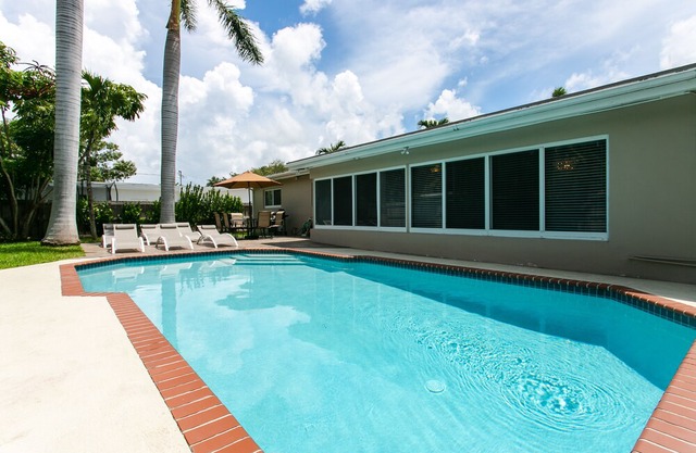 Large 4BR, Best Location in Hollywood Lakes, Heated Pool, Minutes From The Beach