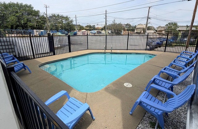 Ocean view 2 bedrooms with a shared pool. apt8