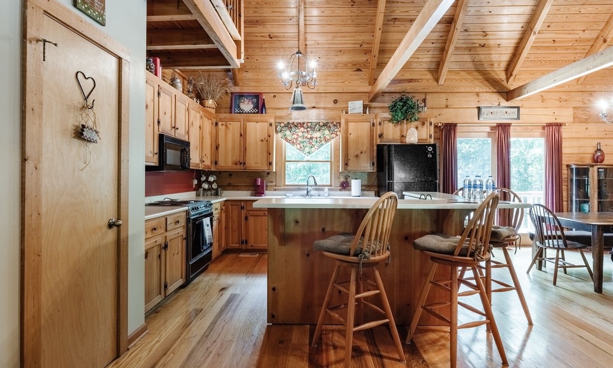Greenville Cabin | Neely Cabin Near DT Greenville | 3 Bed, 2 Bath