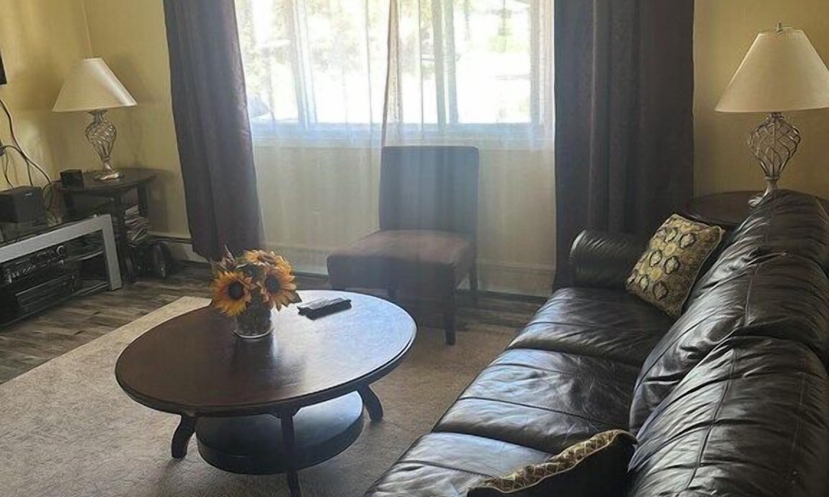 Taku - Campbell Apartment | Forget Me Not Home by Airport, upstairs unit of a 2 floor house