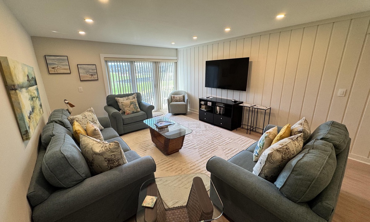 Sea Pines Condo | Cozy 2 bedroom with a gorgeous golf course view, 5 minute walk to the beach.