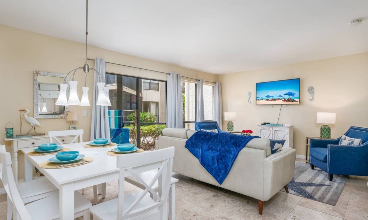 Siesta Key Condo | Heated Pool & Private Lanai in Tropical Siesta Key. Just 30 Feet from the Intracoastal!