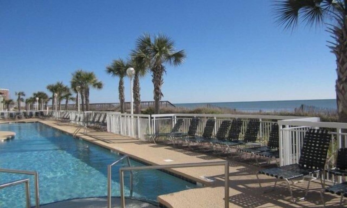 Crescent Beach Condo | Book your next family vacation at this beautiful beach front condo!