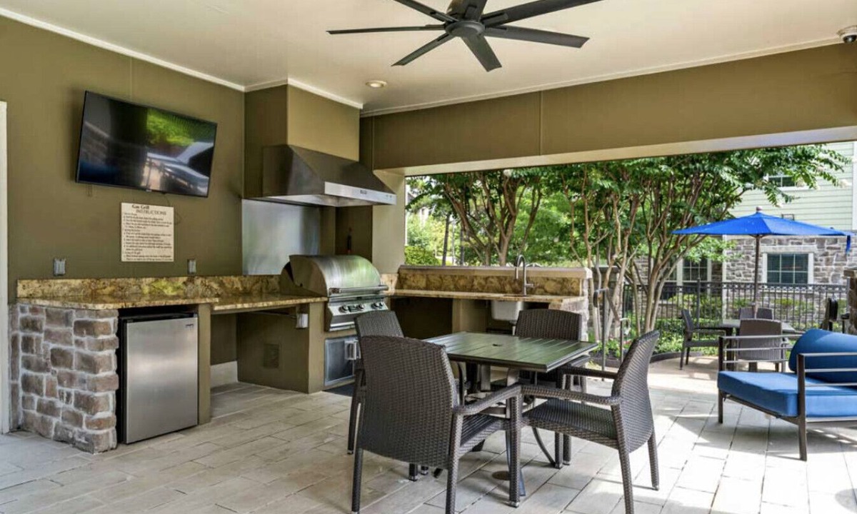 Grogan's Mill Apartment | Spacious Pool View 1 Bedroom/1 Bath Condo in The W