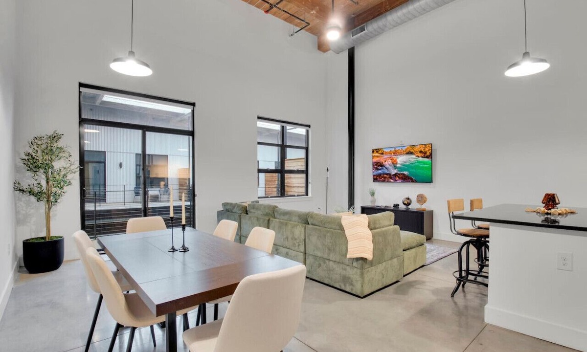 Judson Apartment | Stylish, Roomy 2BD Loft | Pool | 5 mins to DT GVL