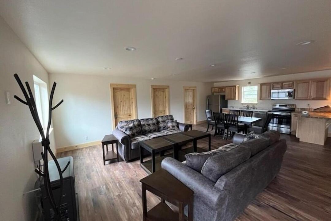 Cohoe Apartment | Alaska Summers Lodge Loft-Near Mouth of Kasilof River
