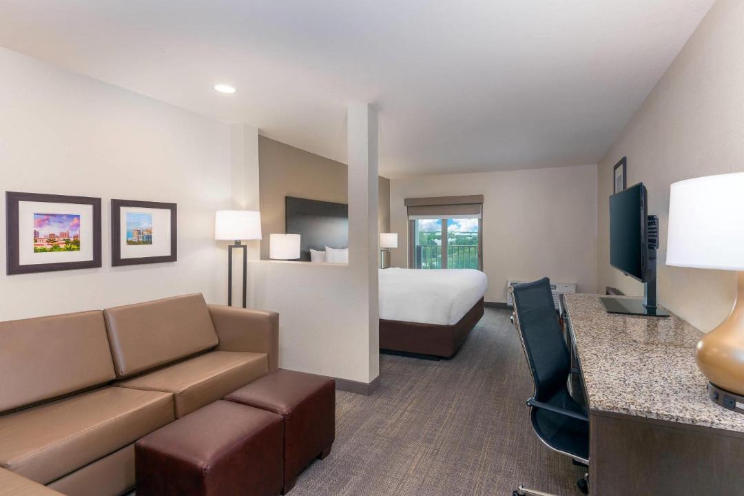 Fruitville Hotel | Coral Pointe Sarasota, an Ascend Collection Hotel