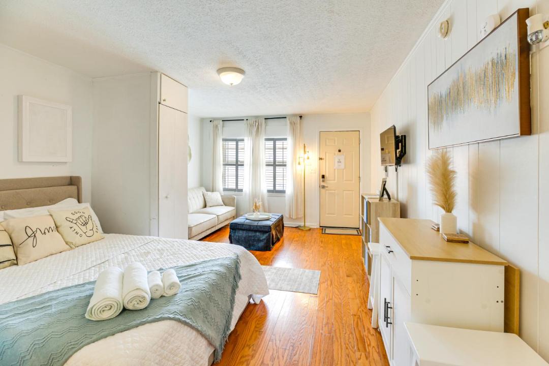 Cherry Grove Beach Apartment | Walk to North Myrtle Beach: Studio w/Pool Access!