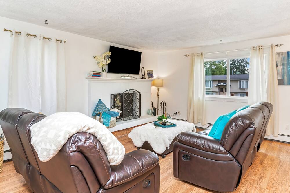 Photo of Livingroom in University Area