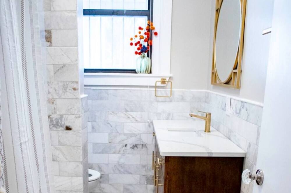 Photo of Bathroom in Hanover Place