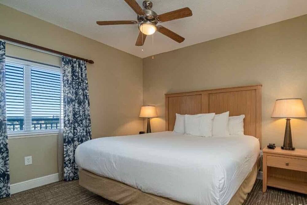 Photo of Bedroom in Arcadian Shores