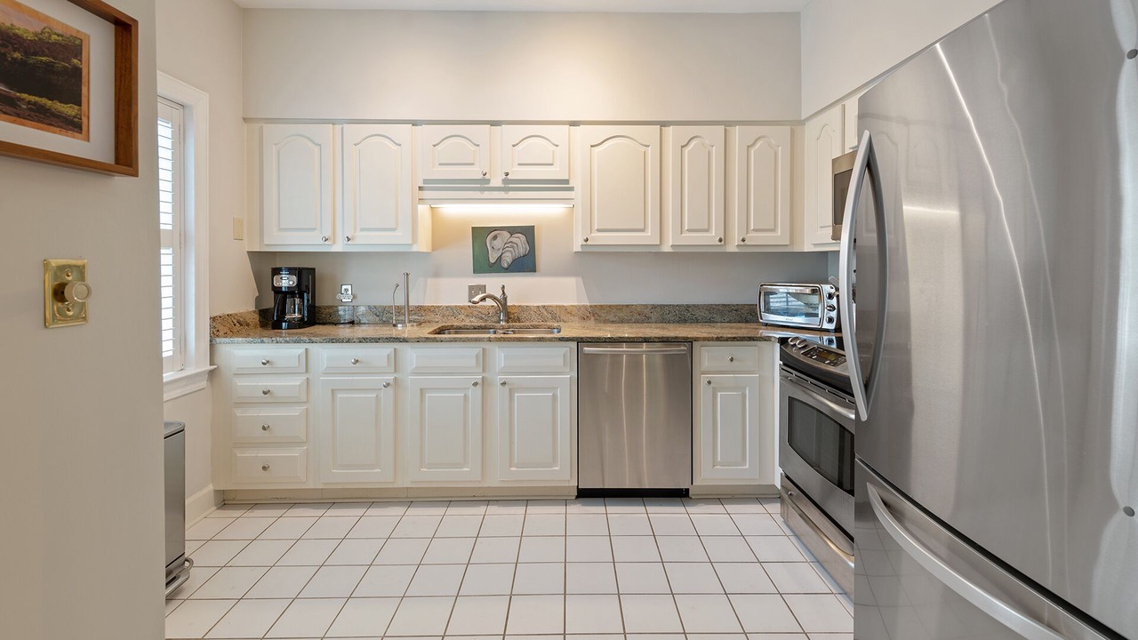 Photo of Kitchen in Debordieu Colony