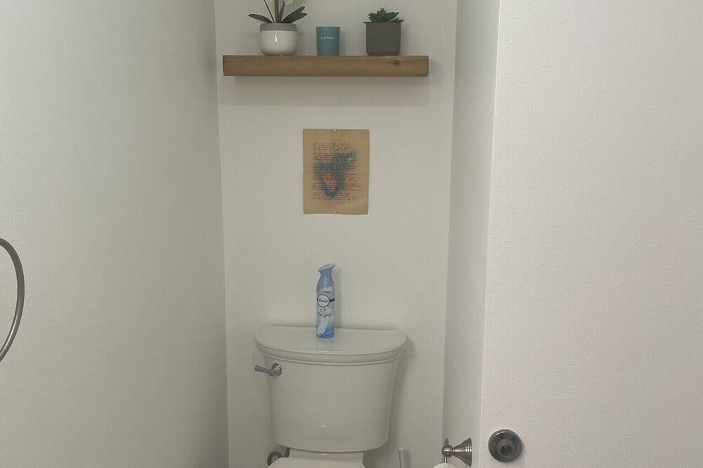 Photo of Bathroom in Bayshore - Klatt