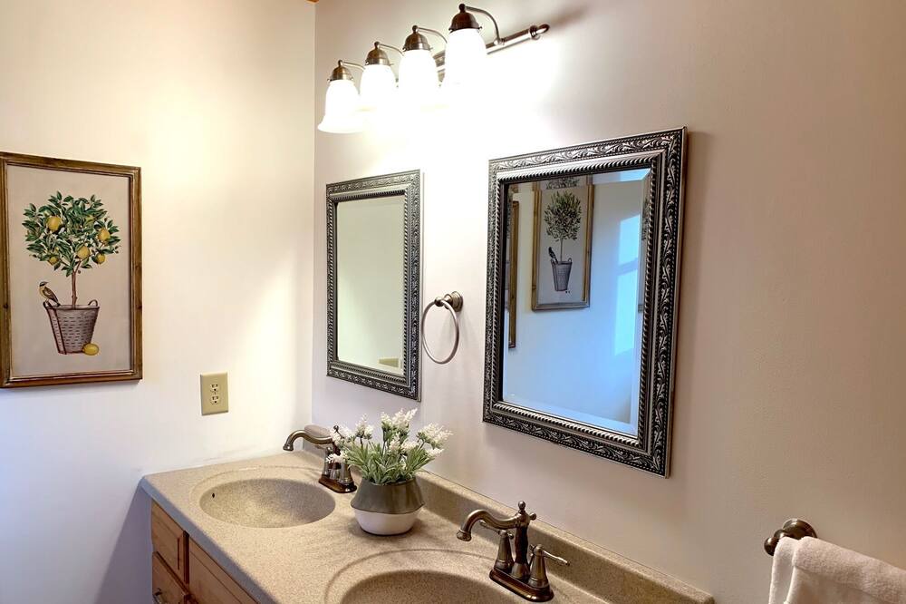 Photo of Bathroom in Mirror Lake