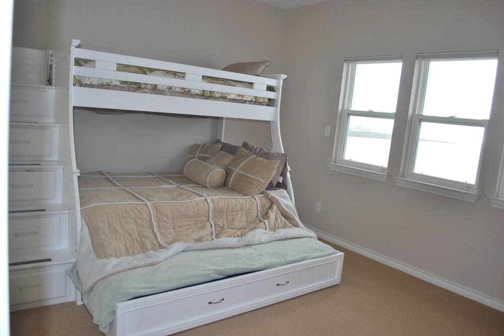 Photo of Bedroom in Terramar Beach