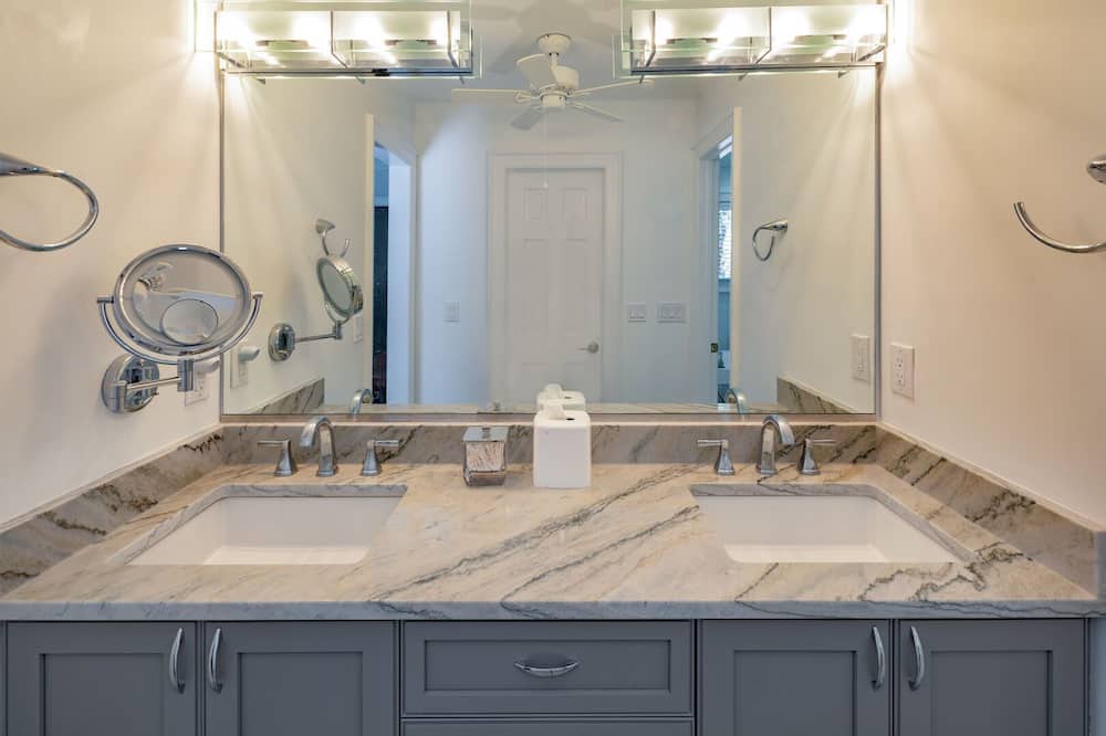 Photo of Bathroom in Vanderhorst Plantation