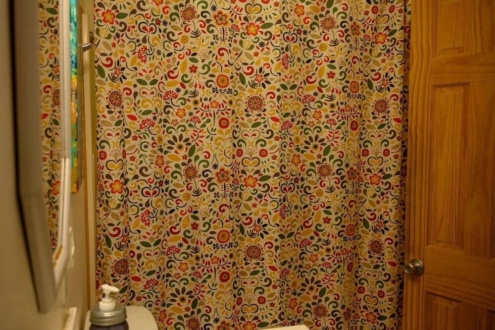 Photo of Bathroom in McKinley Park