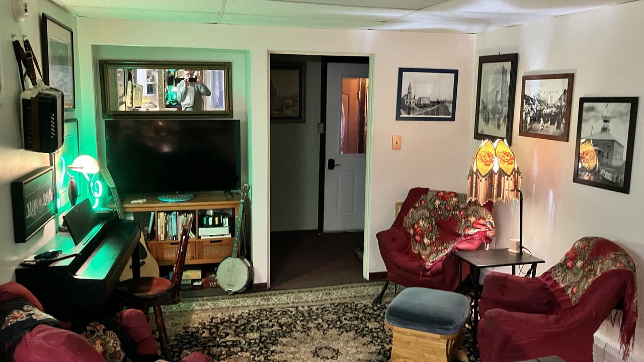 Photo of Livingroom in College