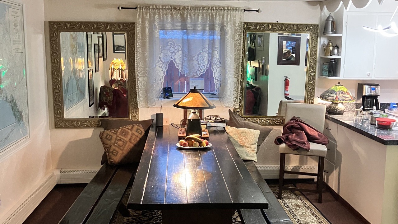 Photo of Livingroom in College