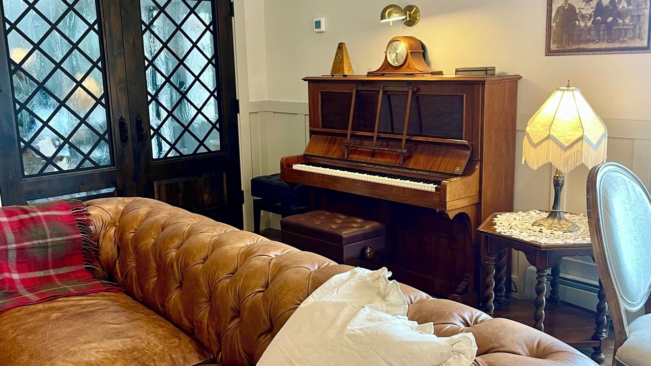 Photo of Livingroom in Hillside East