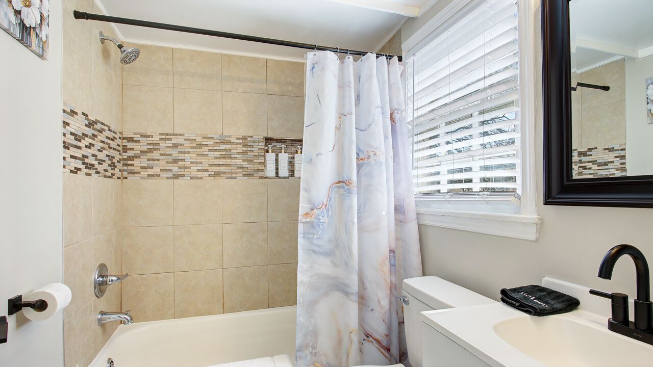 Photo of Bathroom in Dunean