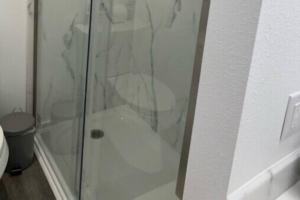 Photo of Bathroom in Bayshore - Klatt