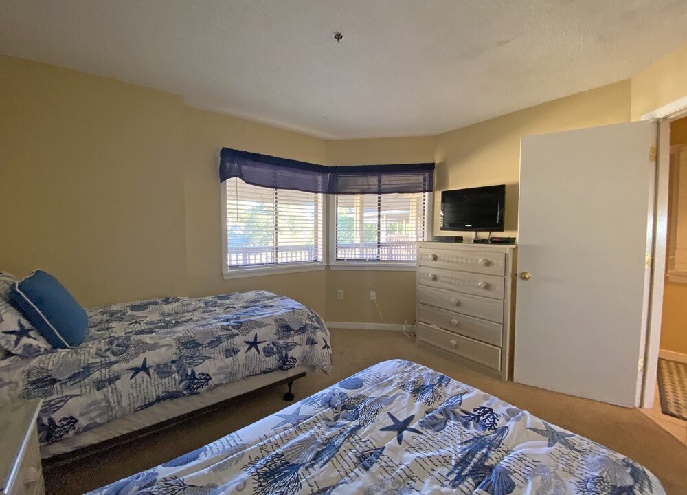 Photo of Bedroom in Arcadian Shores