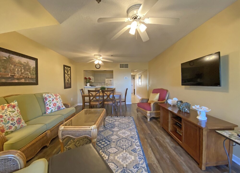 Photo of Livingroom in Arcadian Shores