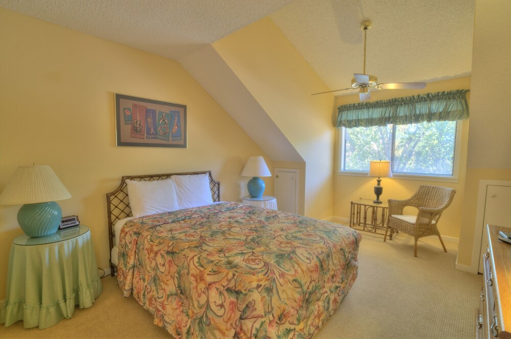 Photo of Bedroom in Arcadian Shores