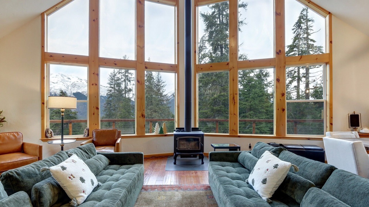 Photo of Livingroom in Alyeska
