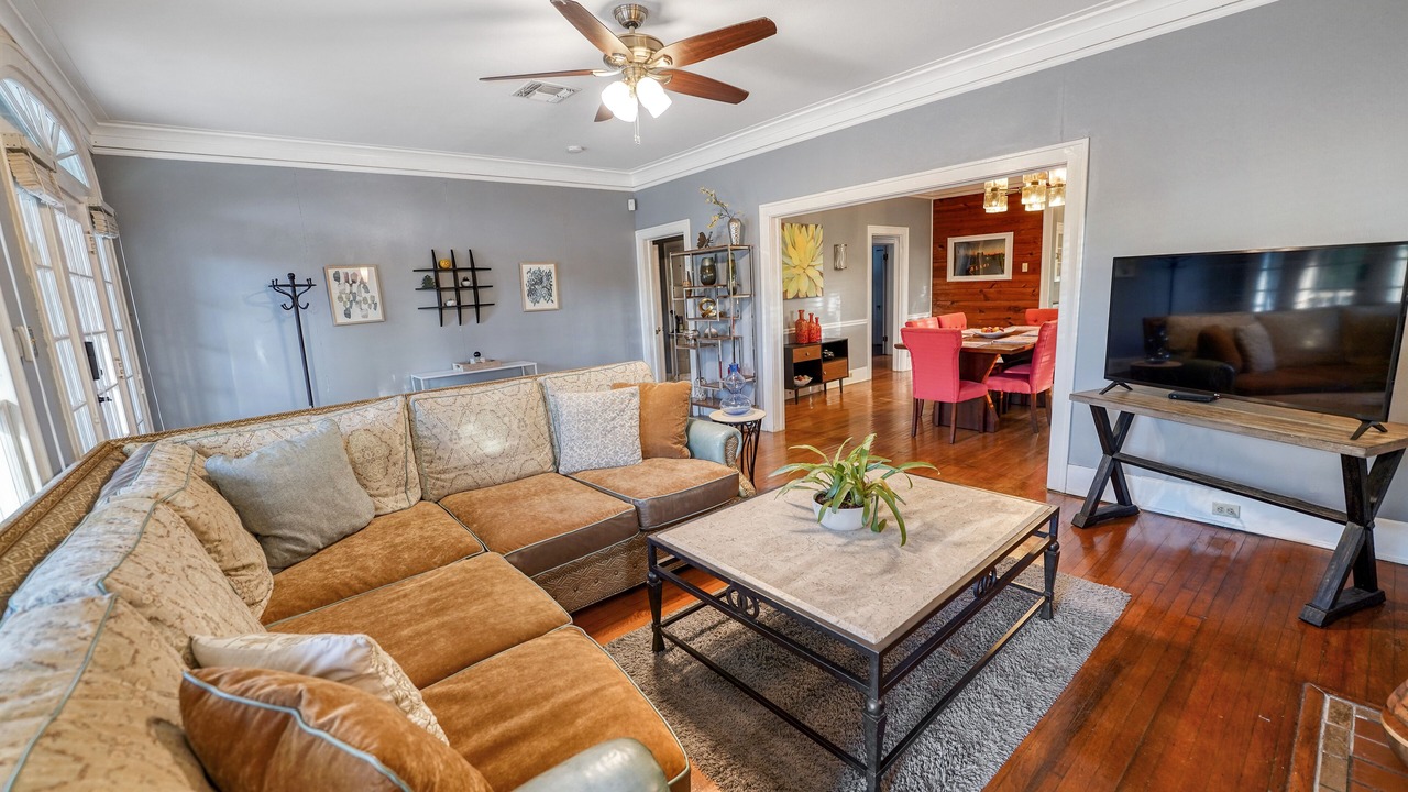 Photo of Livingroom in Government Hill
