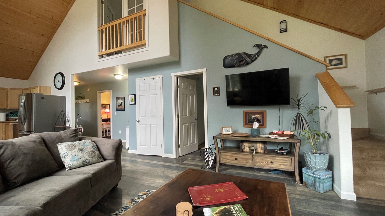 Photo of Livingroom in Homer