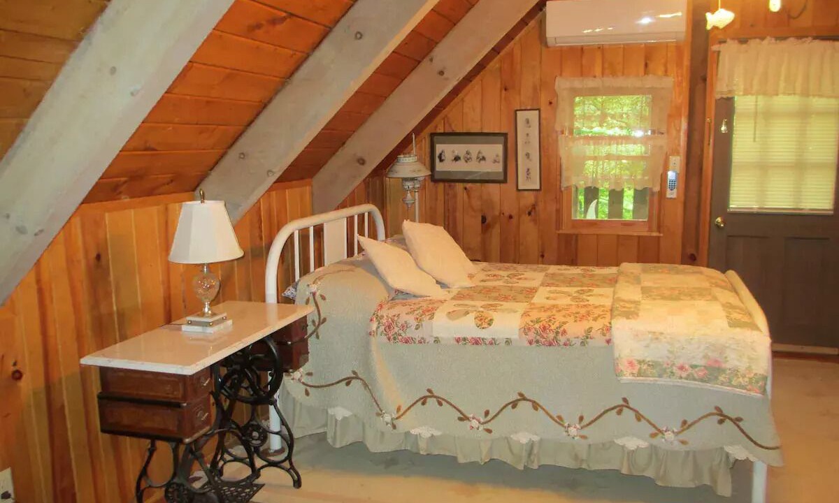 Photo of Bedroom in Robbinsville