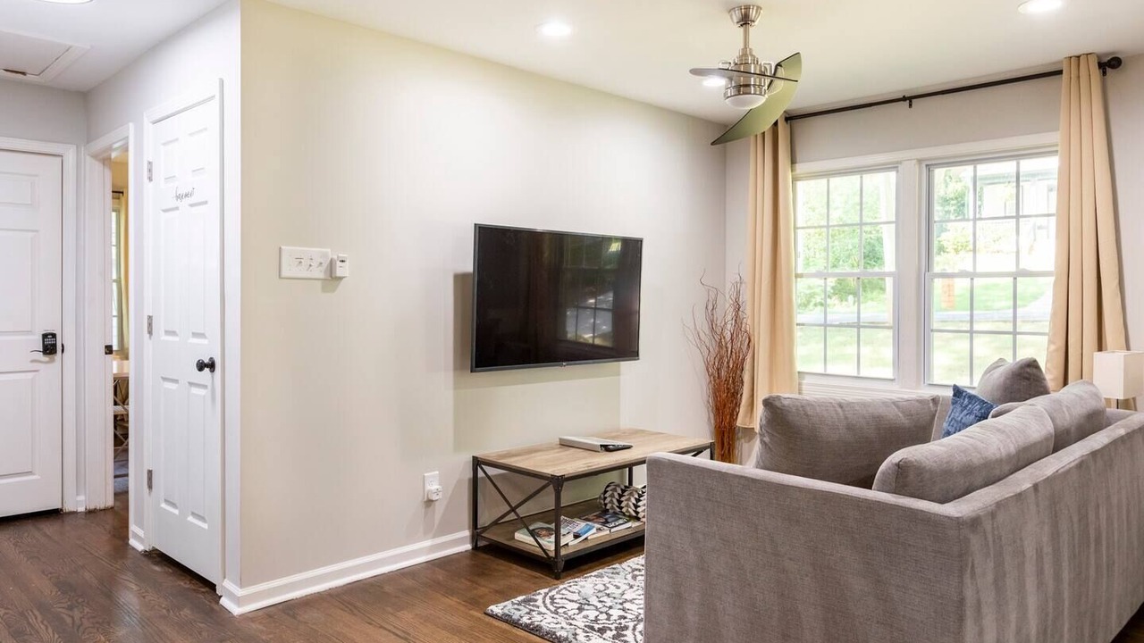 Photo of Bedroom in Jefferson Park