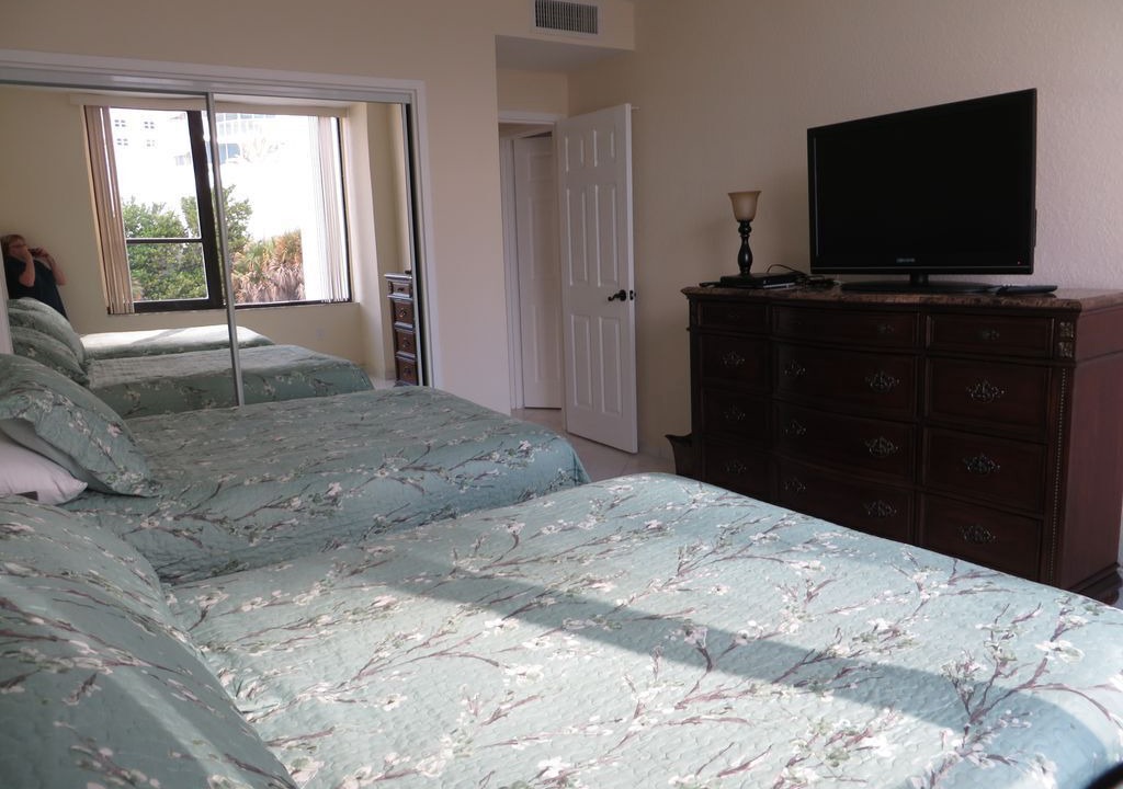 Photo of Bedroom in Hollywood South Central Beach