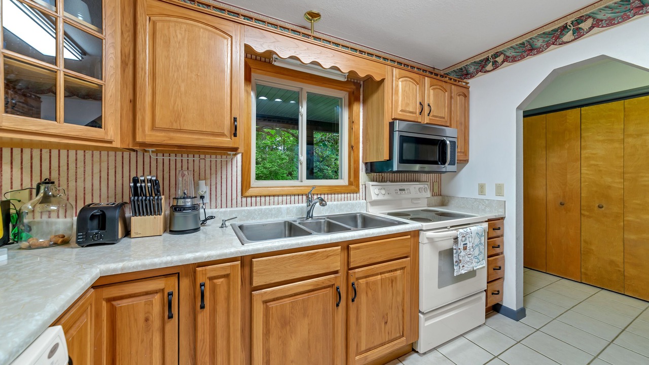 Photo of Kitchen in Almond